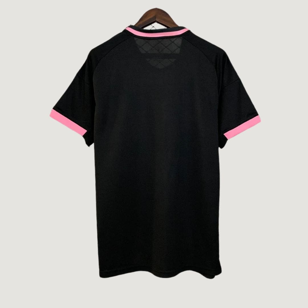 Real Madrid – Maillot Concept 25/26 – Noir & Rose