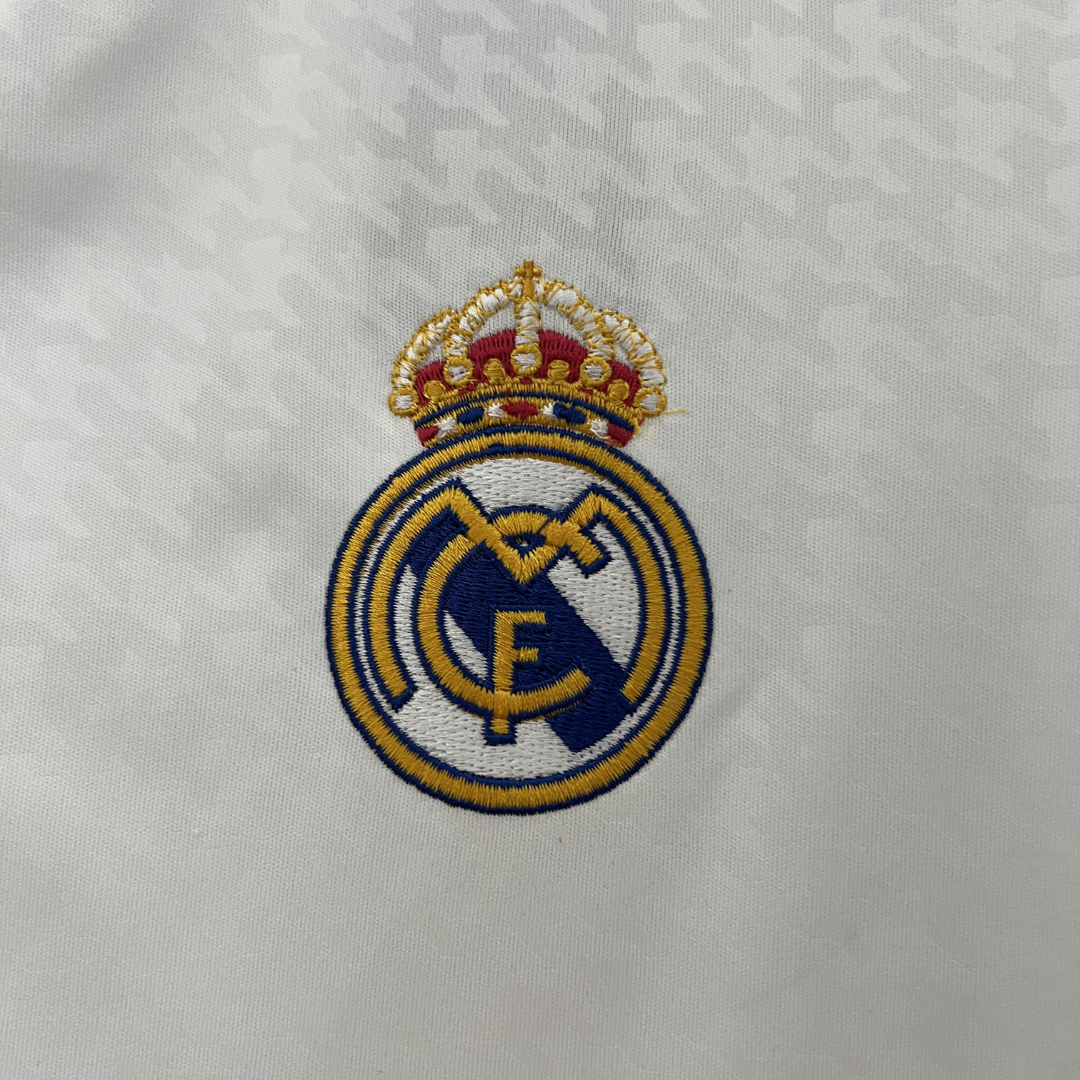 Real Madrid - Maillot Domicile 24/25 - Blanc / Noir ( Fan )