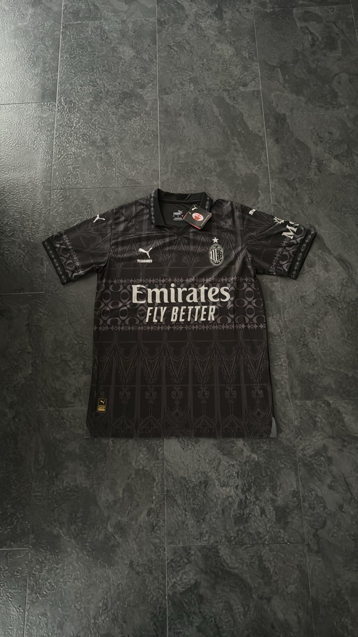 AC Milan - Maillot x PLEASURES Forth 23/24 - Noir