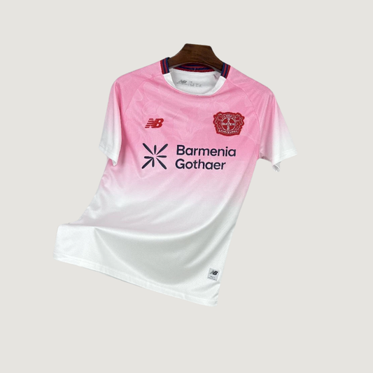 Bayer Leverkusen – Maillot Extérieur 2025/26 – Blanc, Rose Dégradé