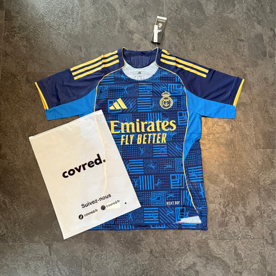 Real Madrid – Maillot Concept 2025/26 – Bleu Marine, Jaune