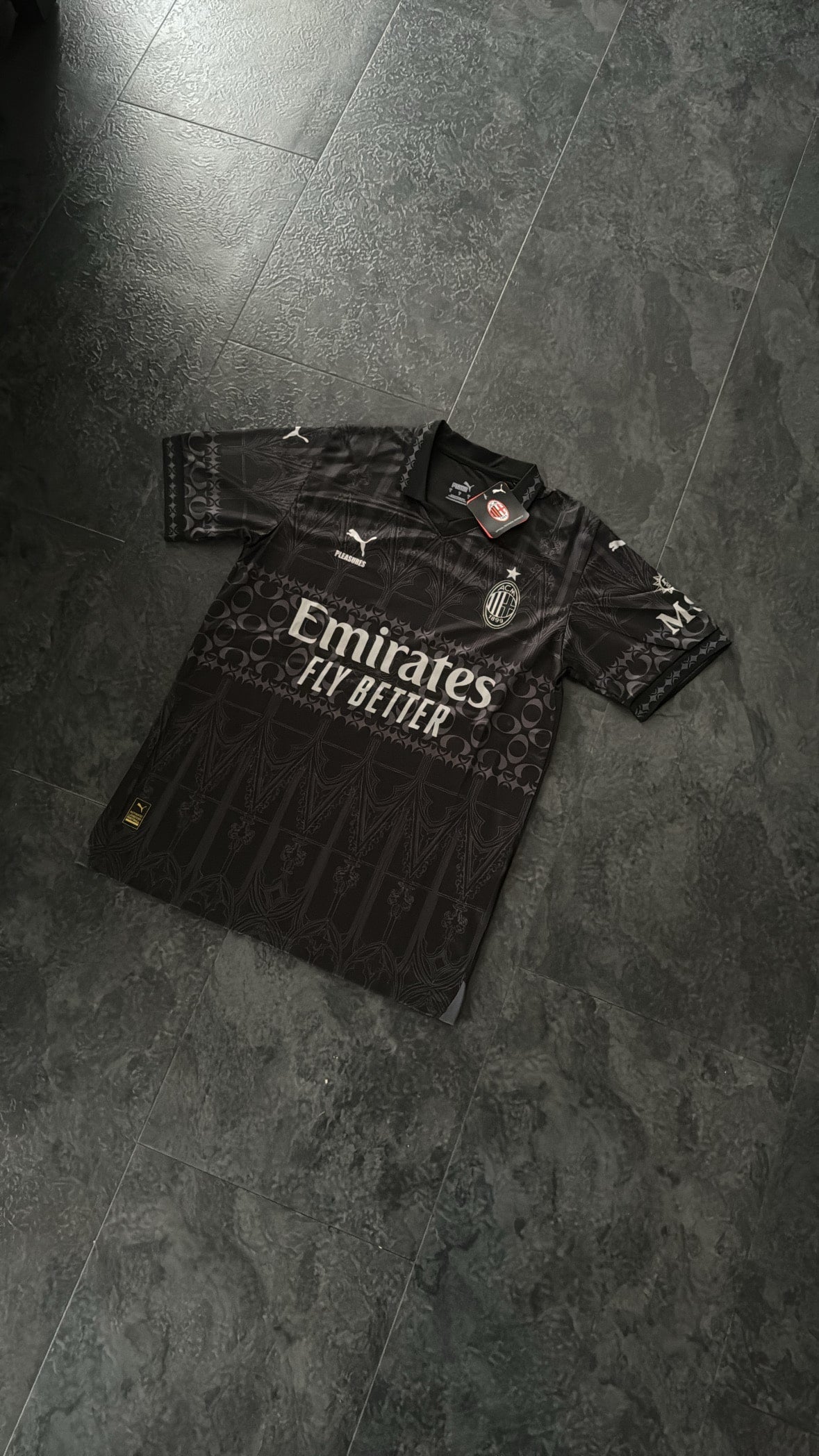 AC Milan - Maillot x PLEASURES Forth 23/24 - Noir