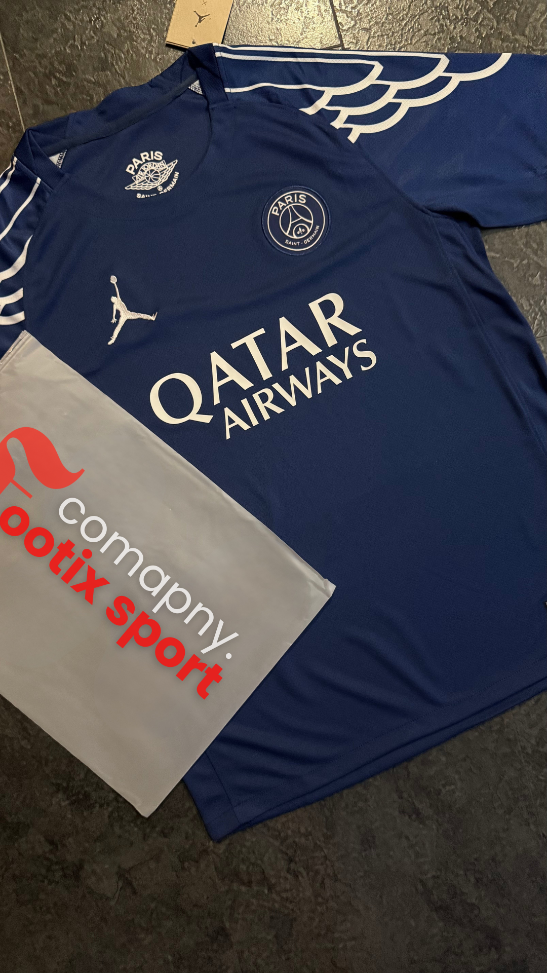 Paris Saint-Germain ( PSG ) - Quatrième maillot 24/25 - Bleu