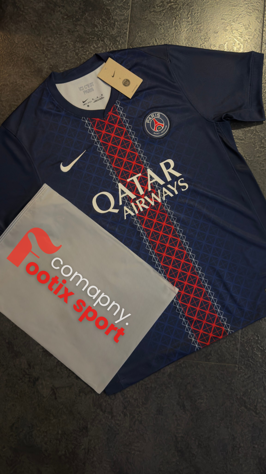Paris Saint-Germain ( PSG ) – Maillot Domicile 25/26 – Bleu Marine & Rouge