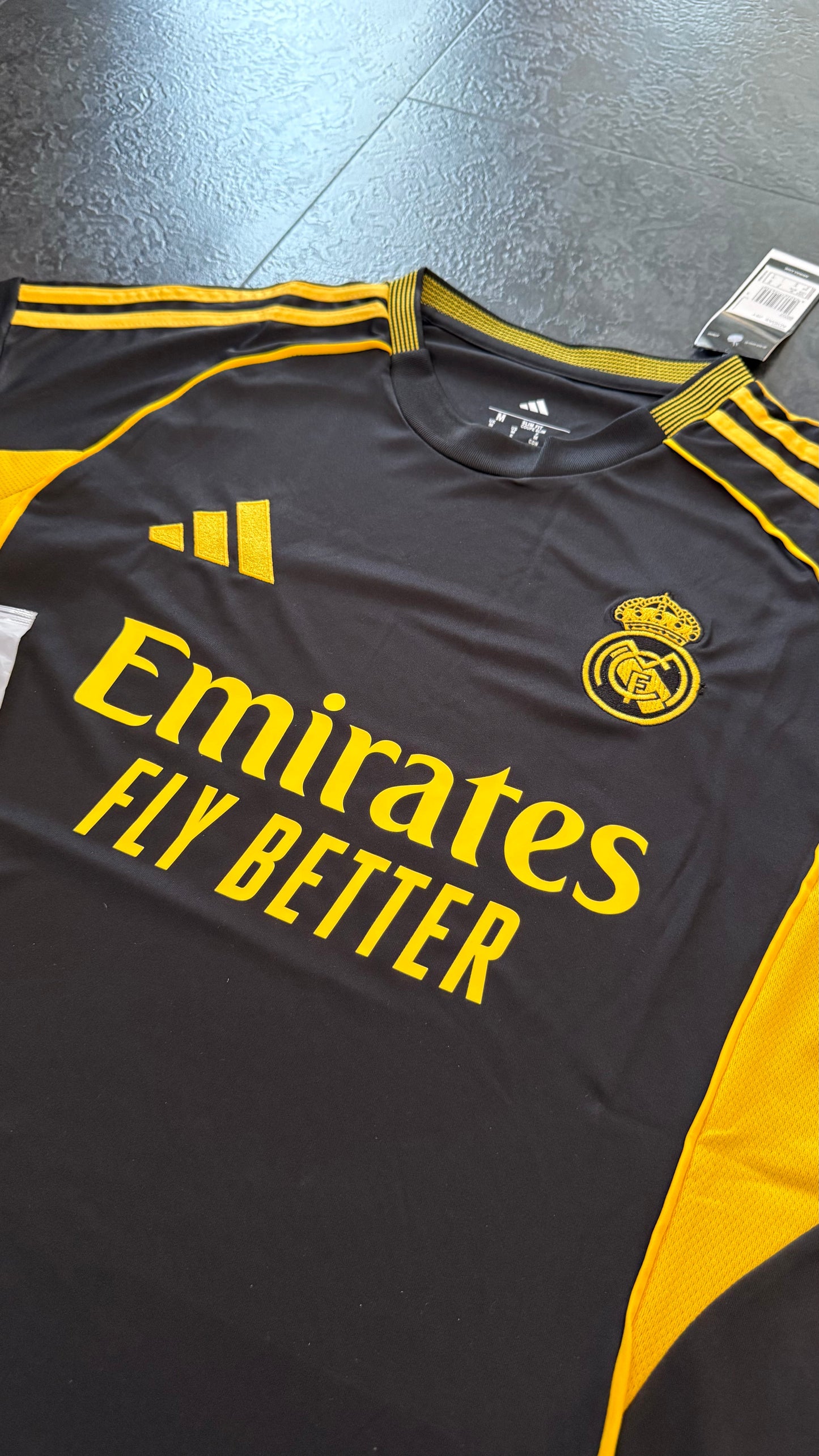 Real Madrid – Maillot Extérieur 25/26 – Noir, Jaune